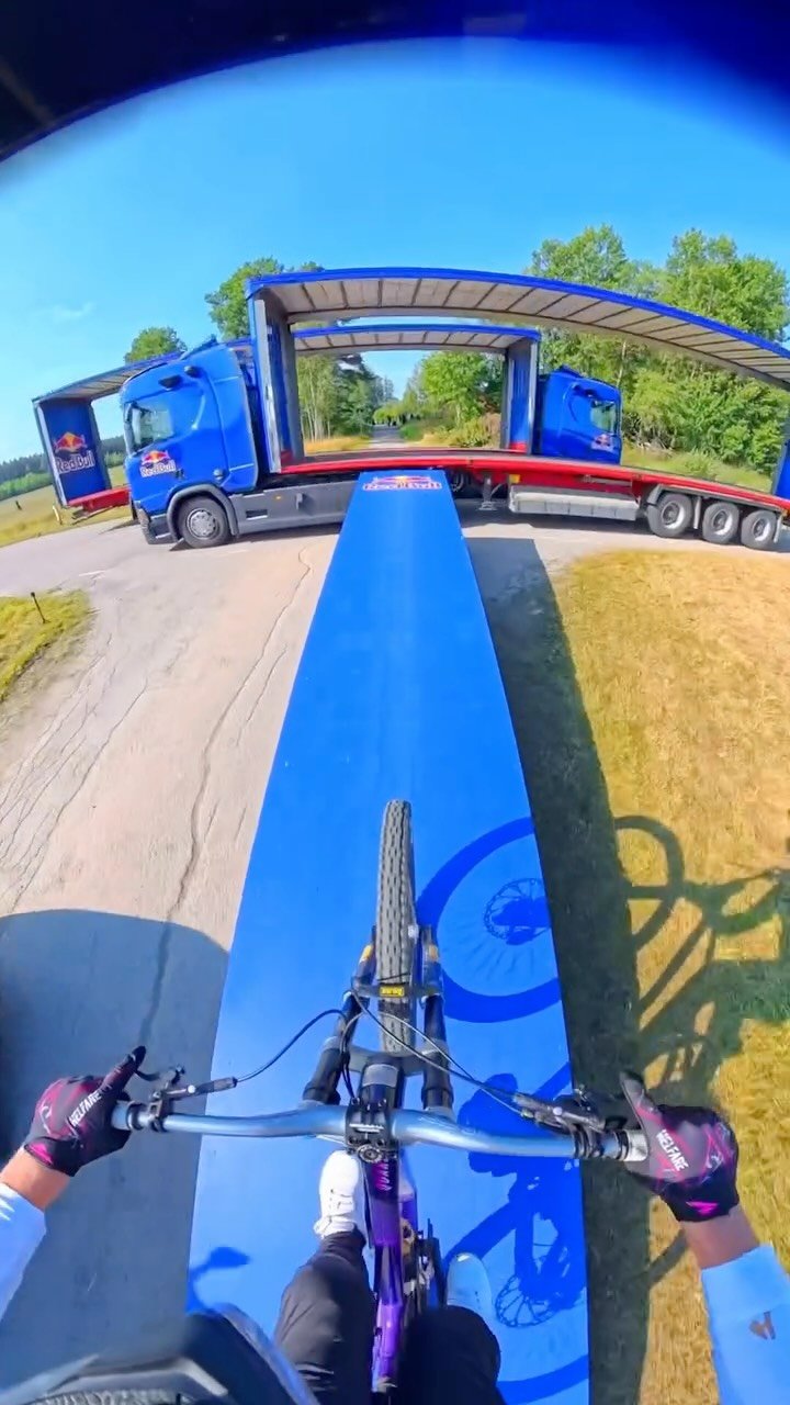 redbullbike 게시물 이미지: the hops of excitement at the end 😂❤️‍🔥...