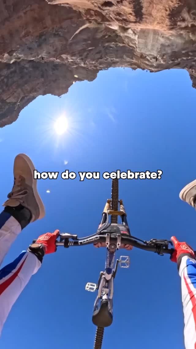 redbullbike 게시물 이미지: which way is your way 👀

#pov #mtb...