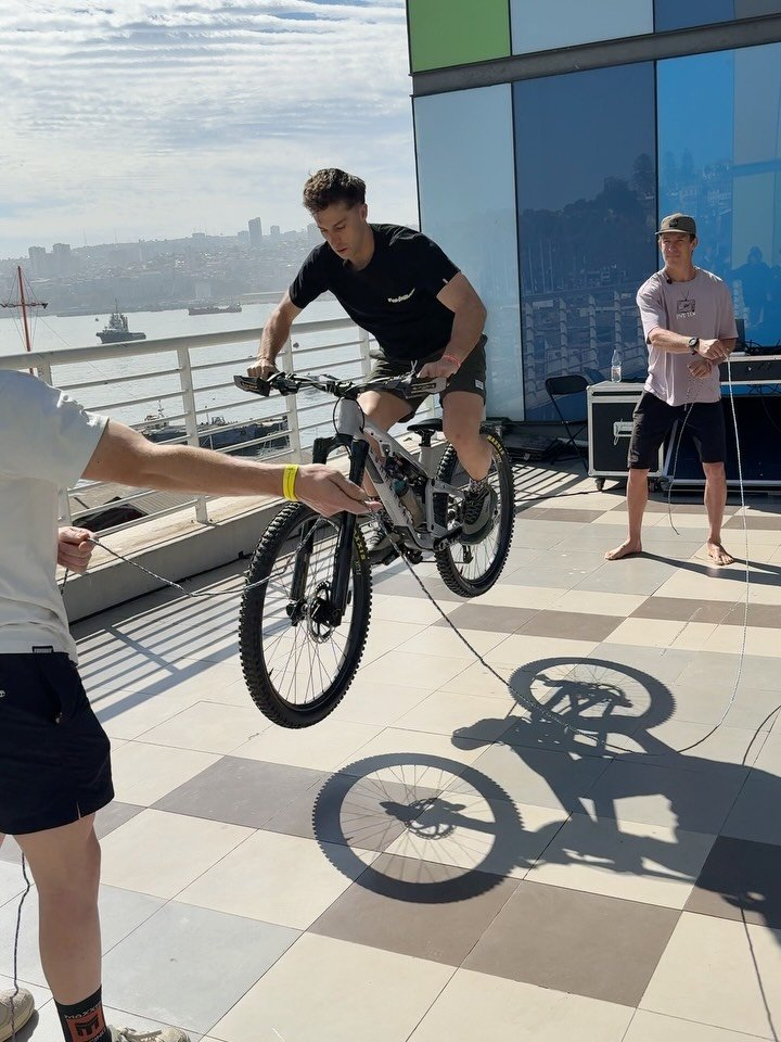 redbullbike 게시물 이미지: Valpo 🤳 video dump 🤝
Red Bull Valparaiso Cerro...