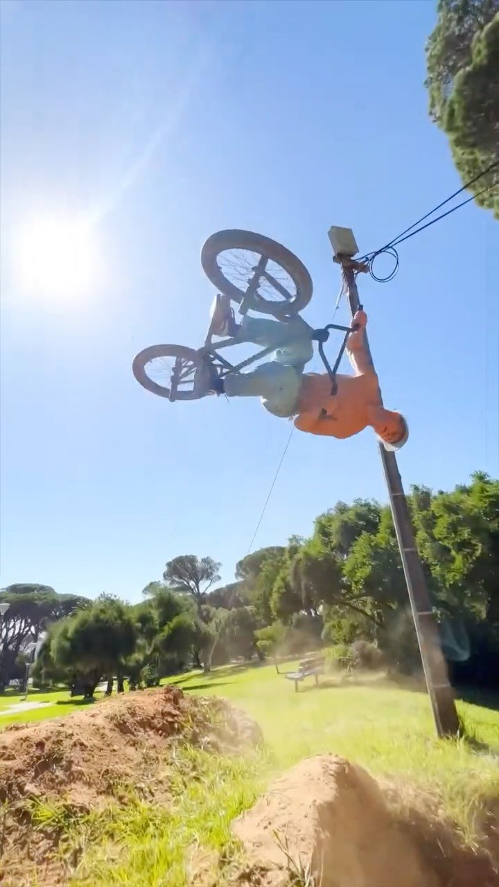 redbullbike 게시물 이미지: small takeoff, sick trick, big fun. 🤝
😎:...