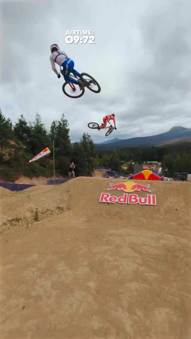 redbullbike 게시물 이미지: racking up serious airtime 😮‍💨

🚲:...