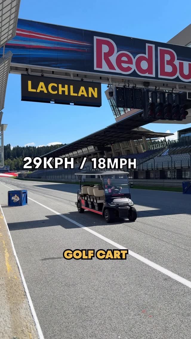 redbullgaming 게시물 이미지: Watch him go ⚡️💨
@lachlan 🤝 @redbullring...