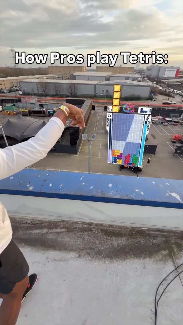 redbullgaming 게시물 이미지: That’s a way to play the Red Bull Tetris 😏...