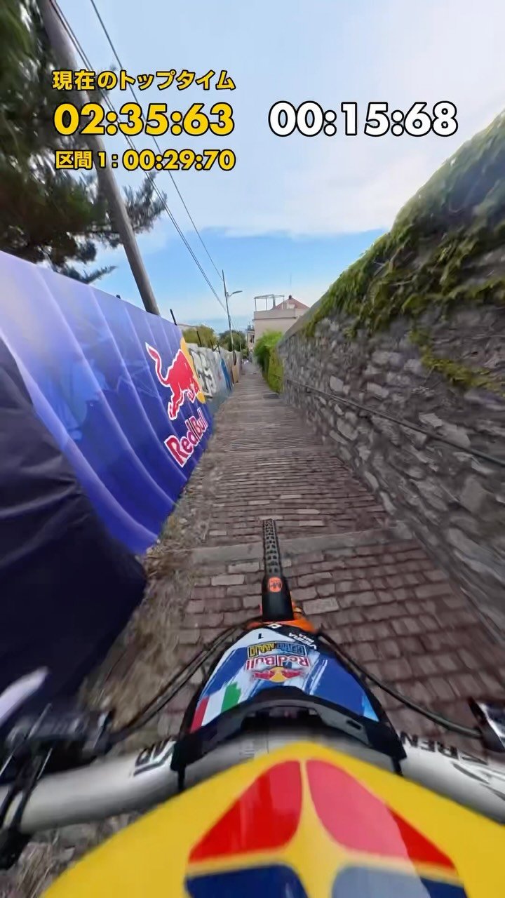 redbulljapan 게시물 이미지: ルールはシンプル☝️
イタリアの街中を全速力で駆け下りて1番早い人が勝ち🏅

#RedBull...