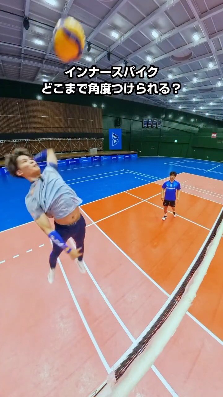 redbulljapan 게시물 이미지: #西田有志 がインナースパイクの限界に挑戦🪽⚡️
どこまで角度つけられる⁉️

🏐...