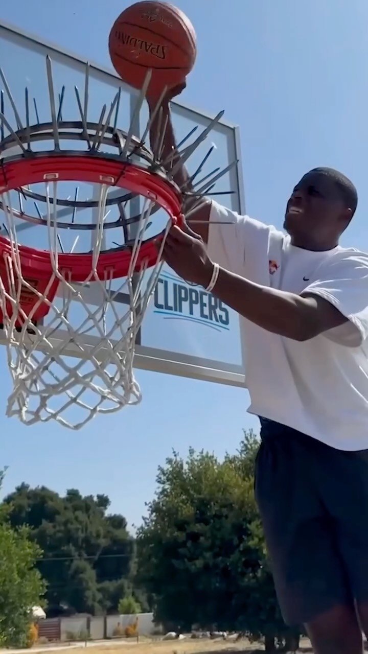 redbulljapan 게시물 이미지: これが全米No.1シュートコーチ @lethalshooter のゴール確定演出🏀👌