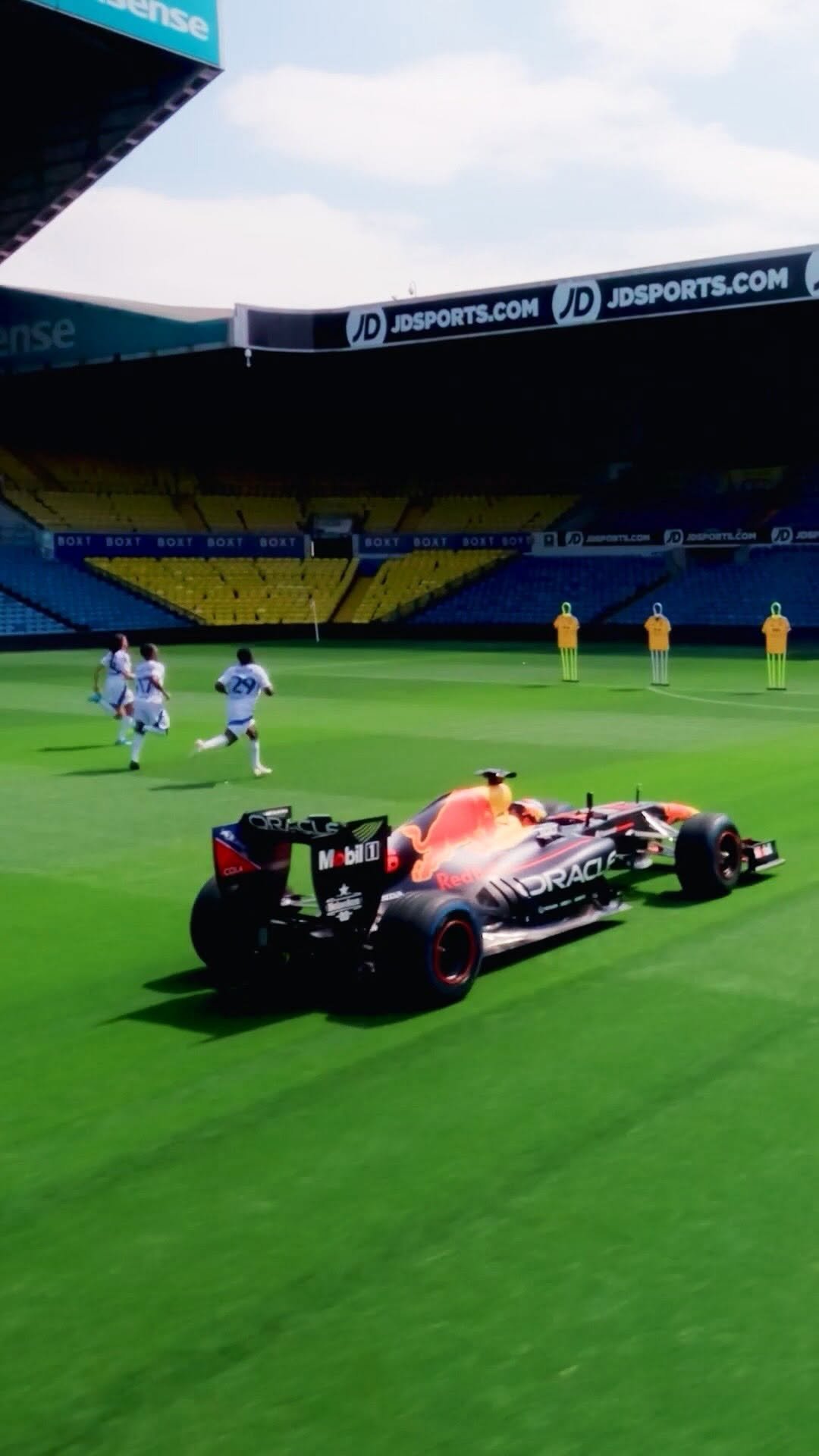 redbullkr 게시물 이미지: ??? : 저도 국가대표 시켜 주세요!

⚽️: @leedsunited 
🏁:...
