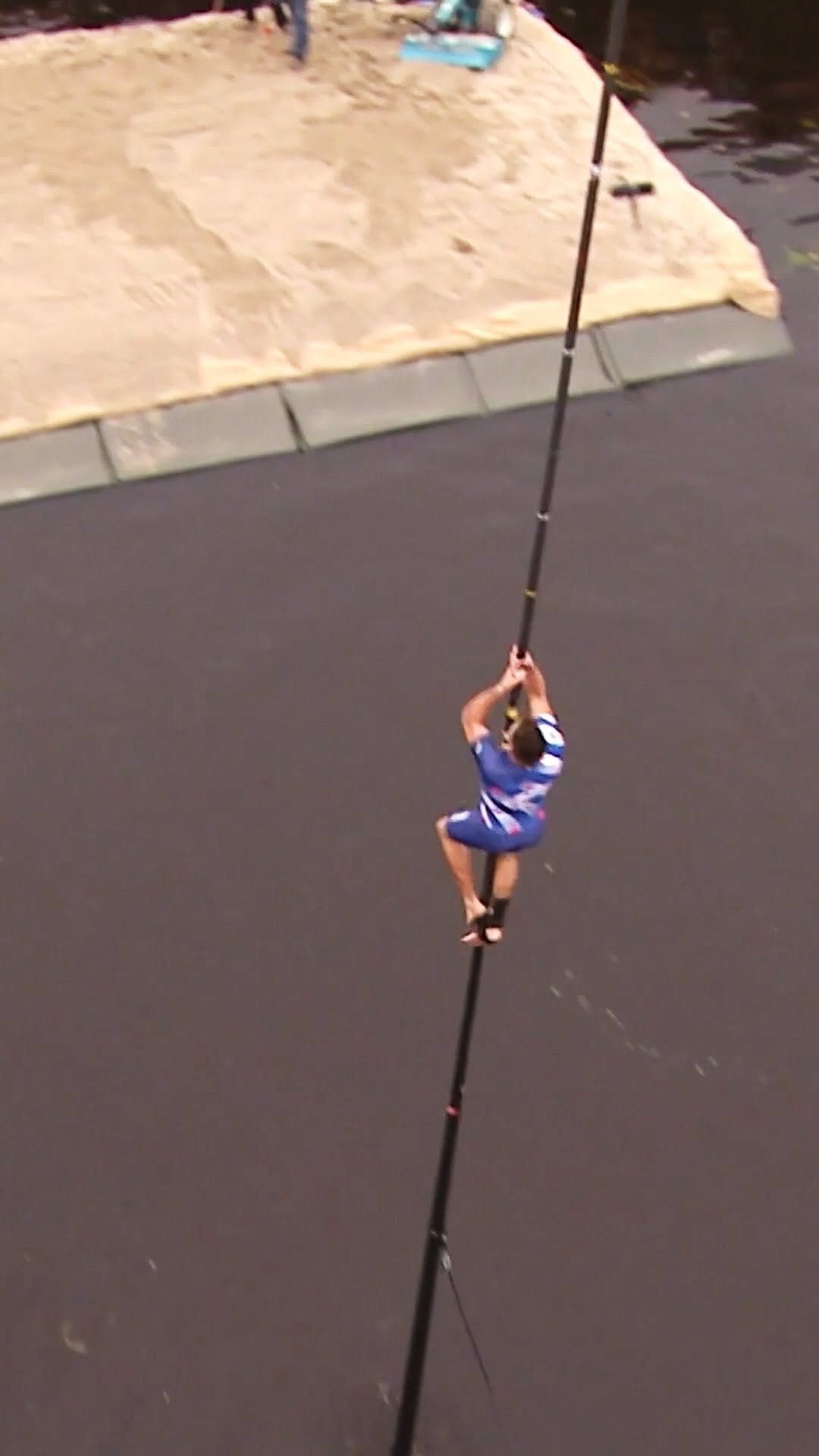 redbullkr 게시물 이미지: 결국 물 건너 감😲

#레드불 #스포츠 #날개를펼쳐줘요