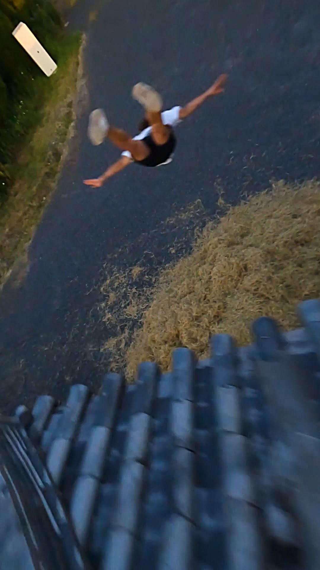 redbullkr 게시물 이미지: 고증이 확실한 게임🥷

#레드불 #게임 #파쿠르 #날개를펼쳐줘요