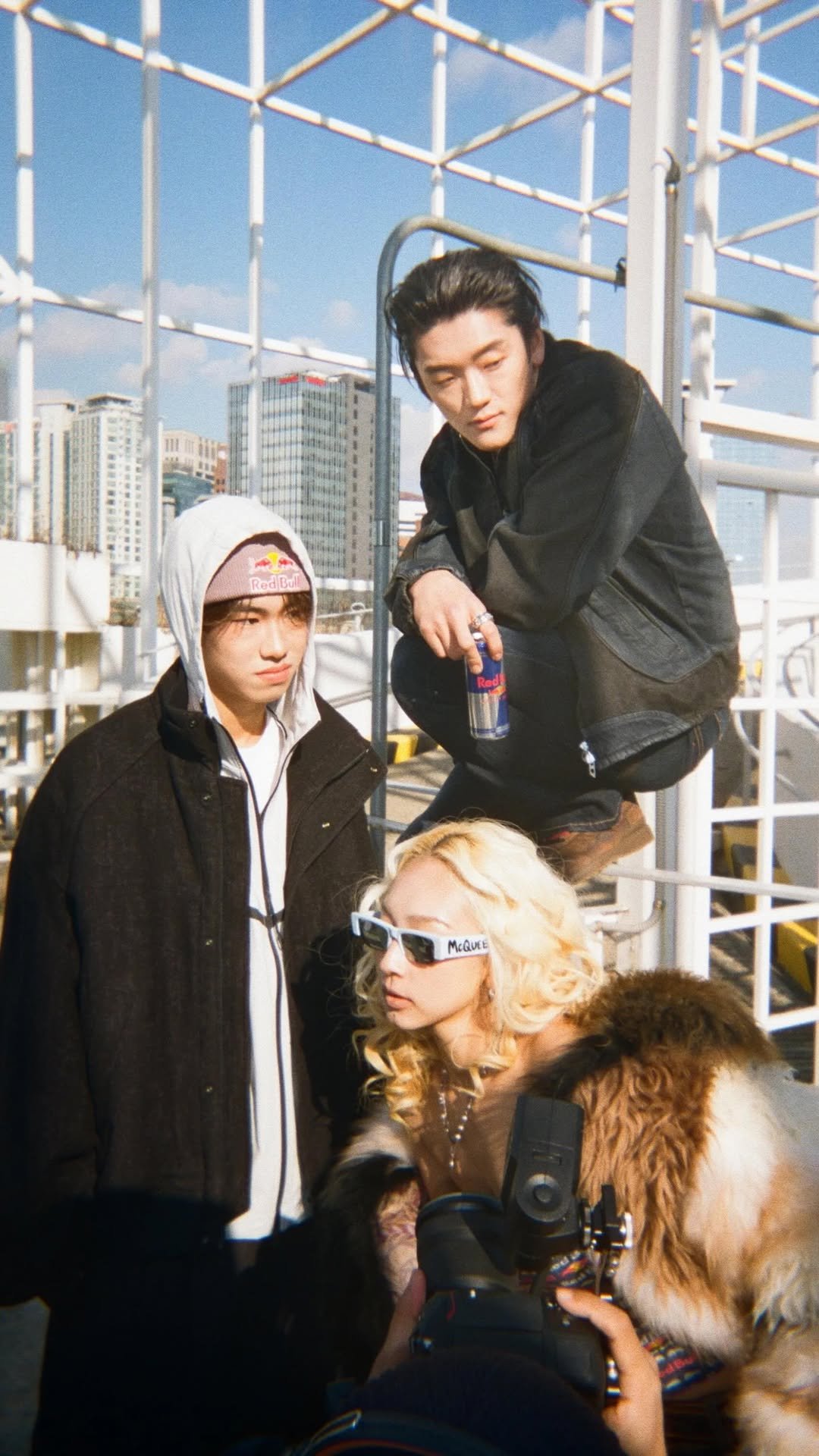redbullkr 게시물 이미지: @marieclairekorea 촬영 비하인드😛

@kyoka_rb.official...