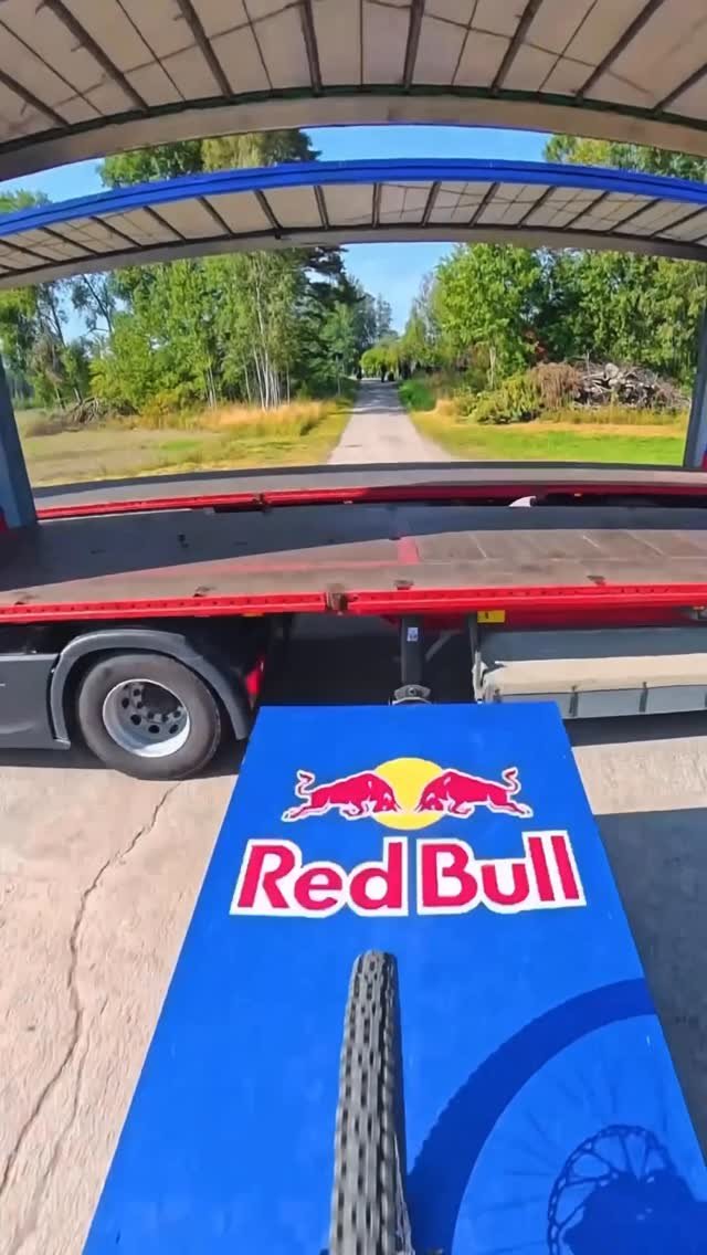 redbullkr 게시물 이미지: 주어진 시간은 단 0.8초! 😬

🚴: @mattjonesmtb 

#레드불...