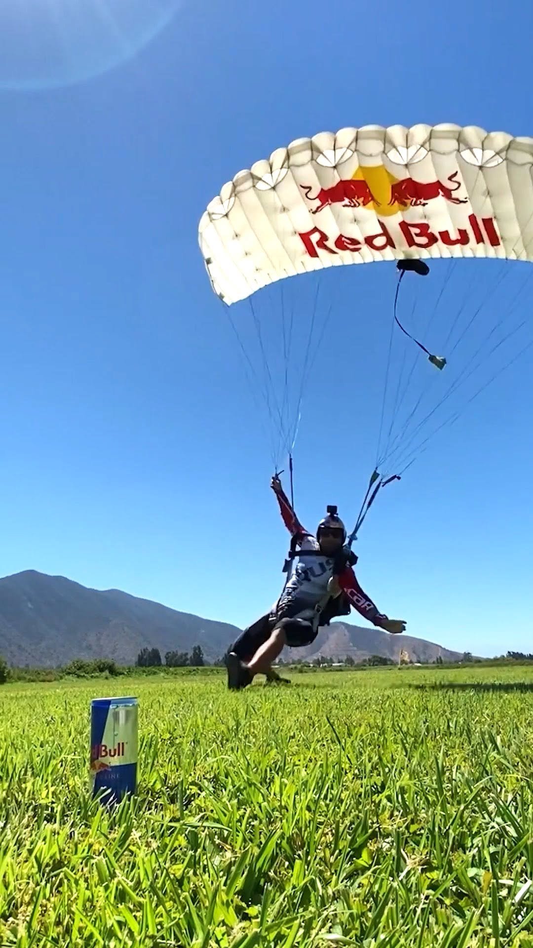 redbullkr 게시물 이미지: 퍼스트 클래스 비행 그 자체🪂

#레드불 #패러글라이딩 #날개를펼쳐줘요