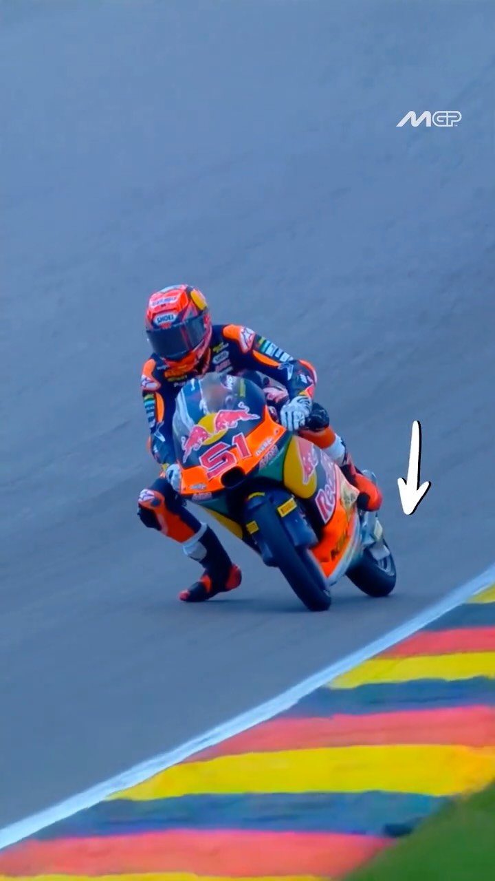 redbullmotorsports 게시물 이미지: that's the rear finding its limit 😅