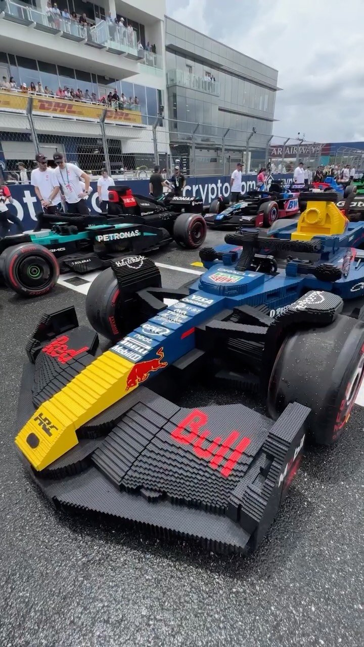 redbullracing 게시물 이미지: Maxi cabs 🚕

#F1 #RedBullRacing #MiamiGP

⏮️ 2025