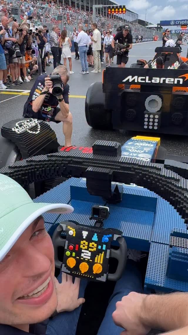 redbullracing 게시물 이미지: A drivers’ parade like no other 🧱

#F1...