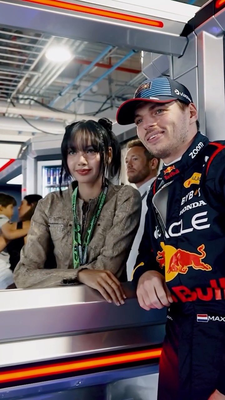 redbullracing 게시물 이미지: When worlds collide @lalalalisa_m 🤝

#F1...
