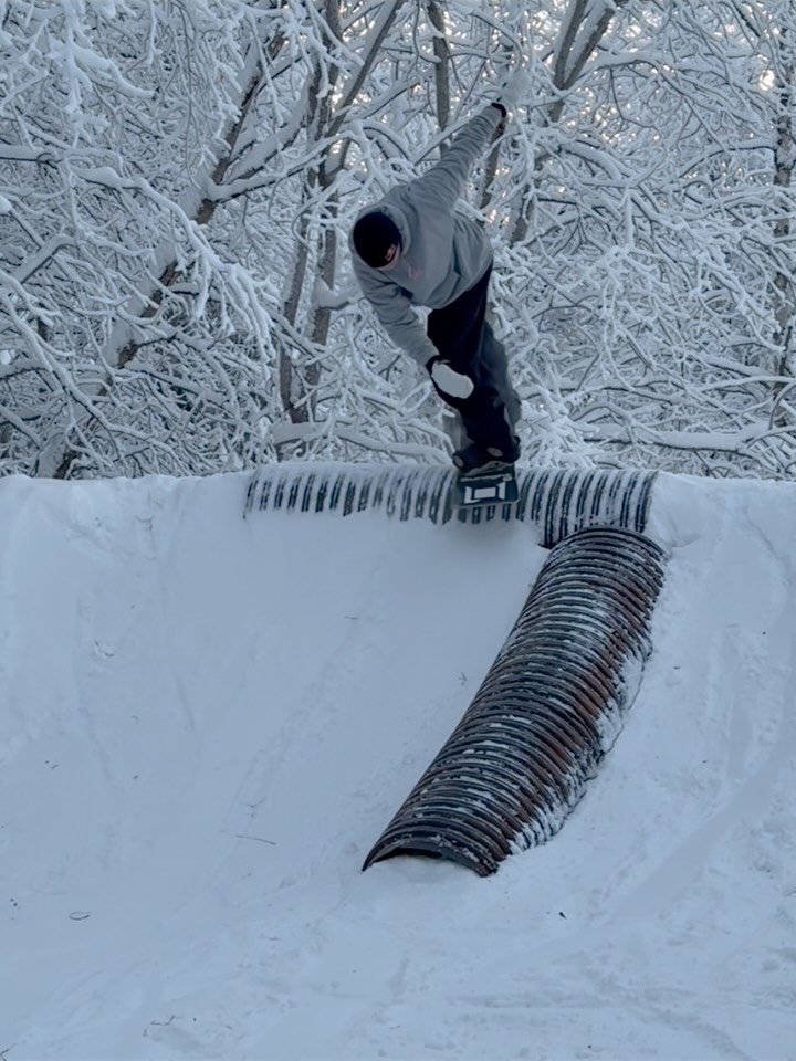 redbullsnow 게시물 이미지: 🥶 backyard moves with...