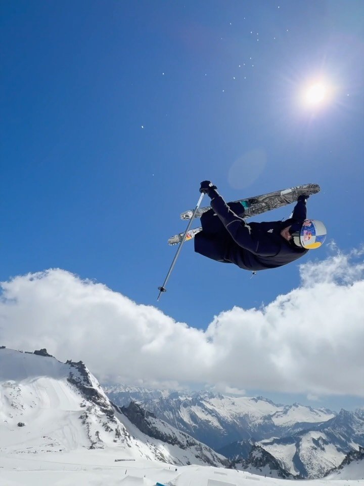 redbullsnow 게시물 이미지: Tux beach days w/ the gang 🏝️ @markus1eder

🎿:...