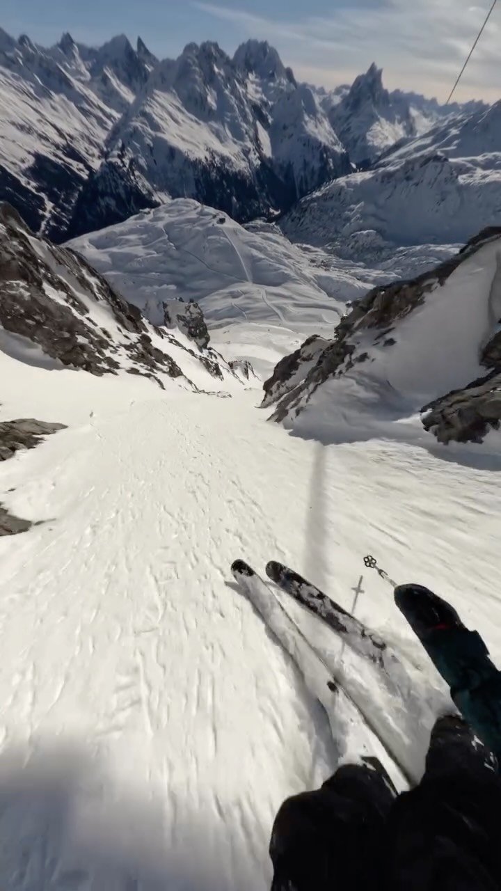 redbullsnow 게시물 이미지: @maxhitzig loves speed ⛽️💨💨💨 

#skiing #pov...