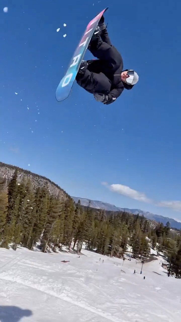 redbullsnow 게시물 이미지: spring time = Mammoth time 🦣 🏝️ @sebtoots

🎥:...