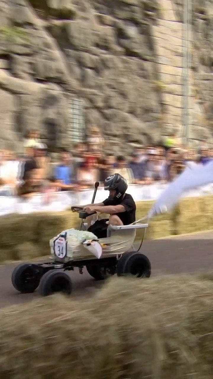 redbullsoapbox 게시물 이미지: sir your bath toys are overflowing 🛁

#redbull...