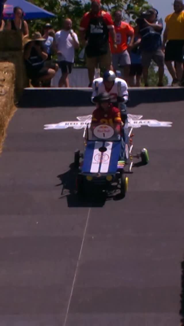 redbullsoapbox 게시물 이미지: hay bales 1 - 0 cornhole 😅

#redbull...