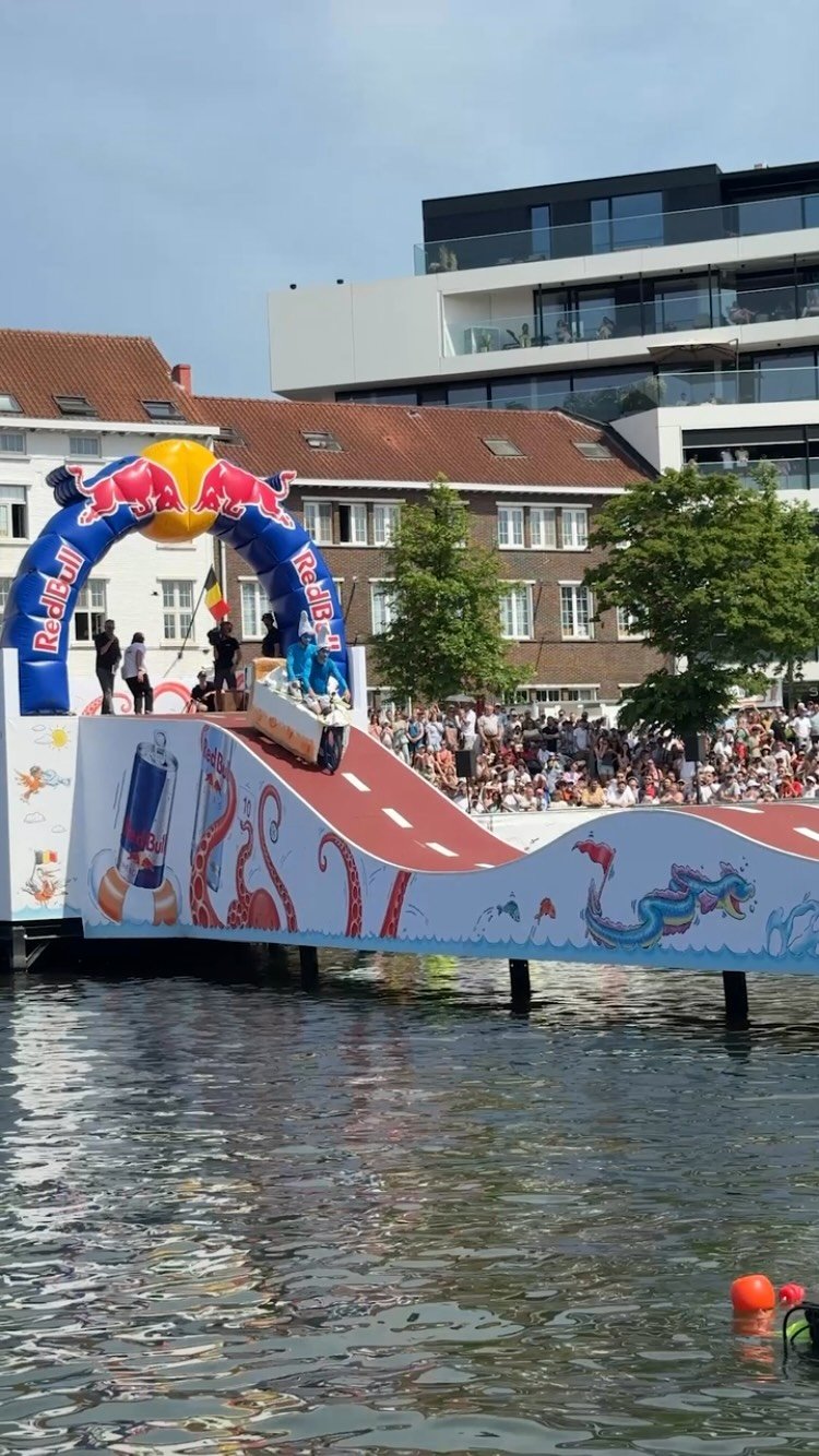 redbullsoapbox 게시물 이미지: the Smurfs brought village energy 🍄

#redbull...