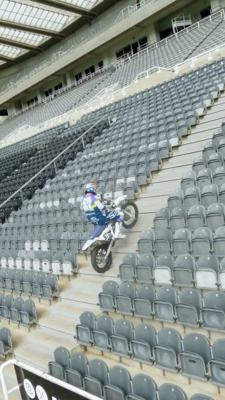 redbulluk 게시물 이미지: race to the 🔝 of St. James’ Park… who wins?...