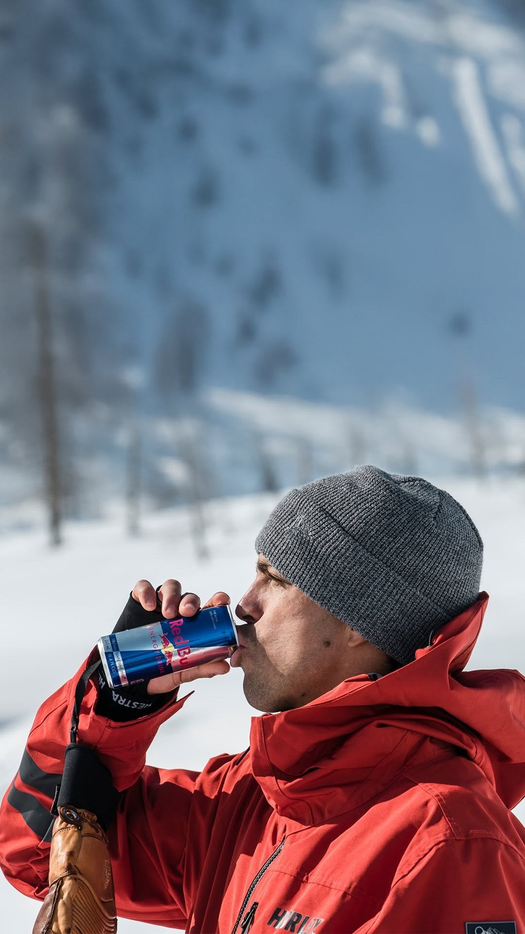 redbullusa 게시물 이미지: when a mountain turns into a big wave 😳🏄‍♂️ @kai_lenny