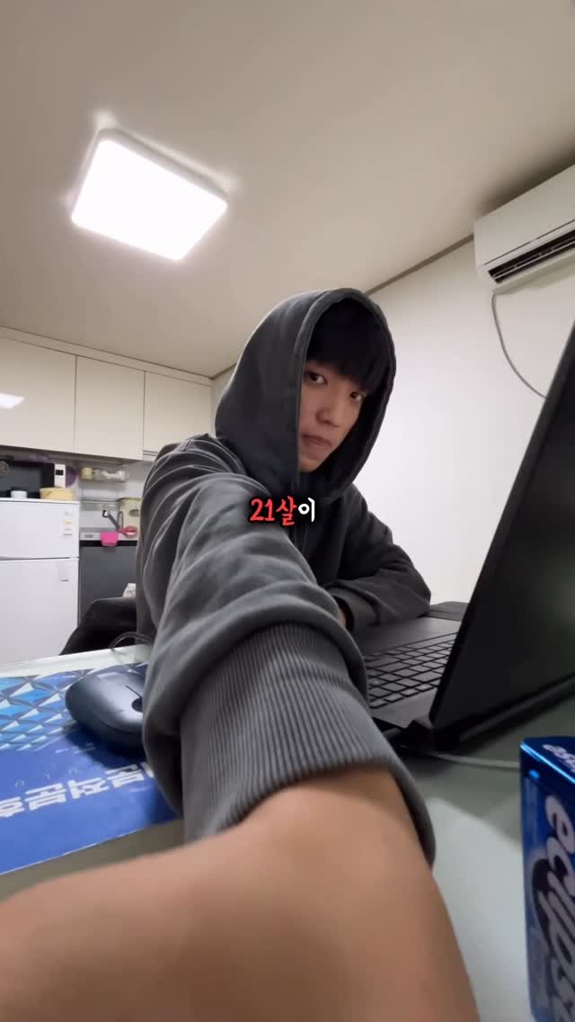 reelhuyk.viral 게시물 이미지: 남들 피시방 갈때..

혹시 제가 사용하는
AI 플랫폼...