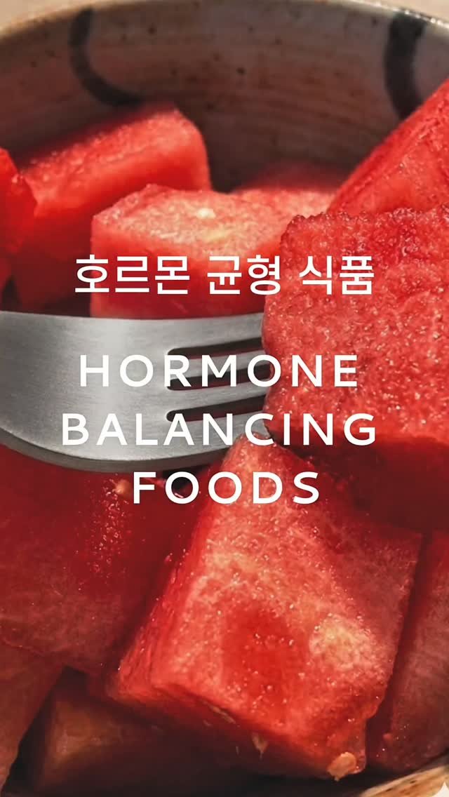 refit_mom 게시물 이미지: 이유 없이 붓고 지치는 몸, 
고민이시죠? 🕊️

[호르몬 밸런스에 좋은 궁오일...