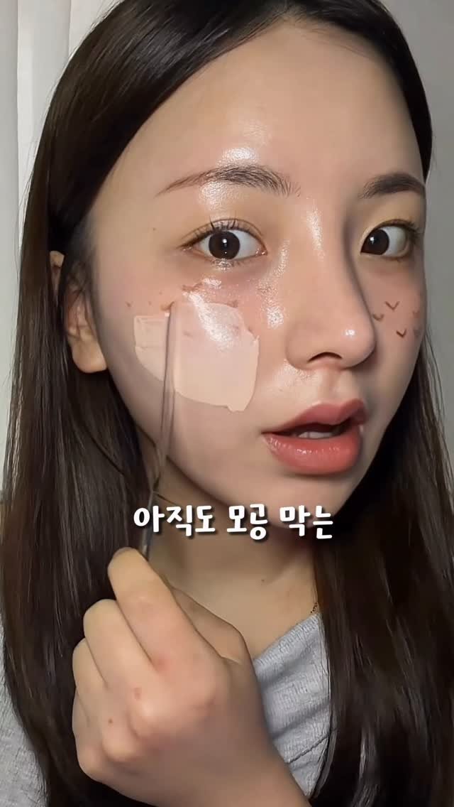 regain.skinrap 게시물 이미지: 그냥 손으로 대충 펴발라도
피부에 찰떡처럼 붙는 그런 비비예요

근데 중요한...