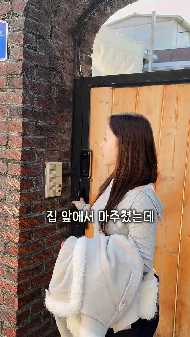 regain.skinrap 게시물 이미지: 옆집 사시는 분이랑 우연히 마주쳤는데
볼 때마다 피부가 너무 좋다면서 
피부과 어디...