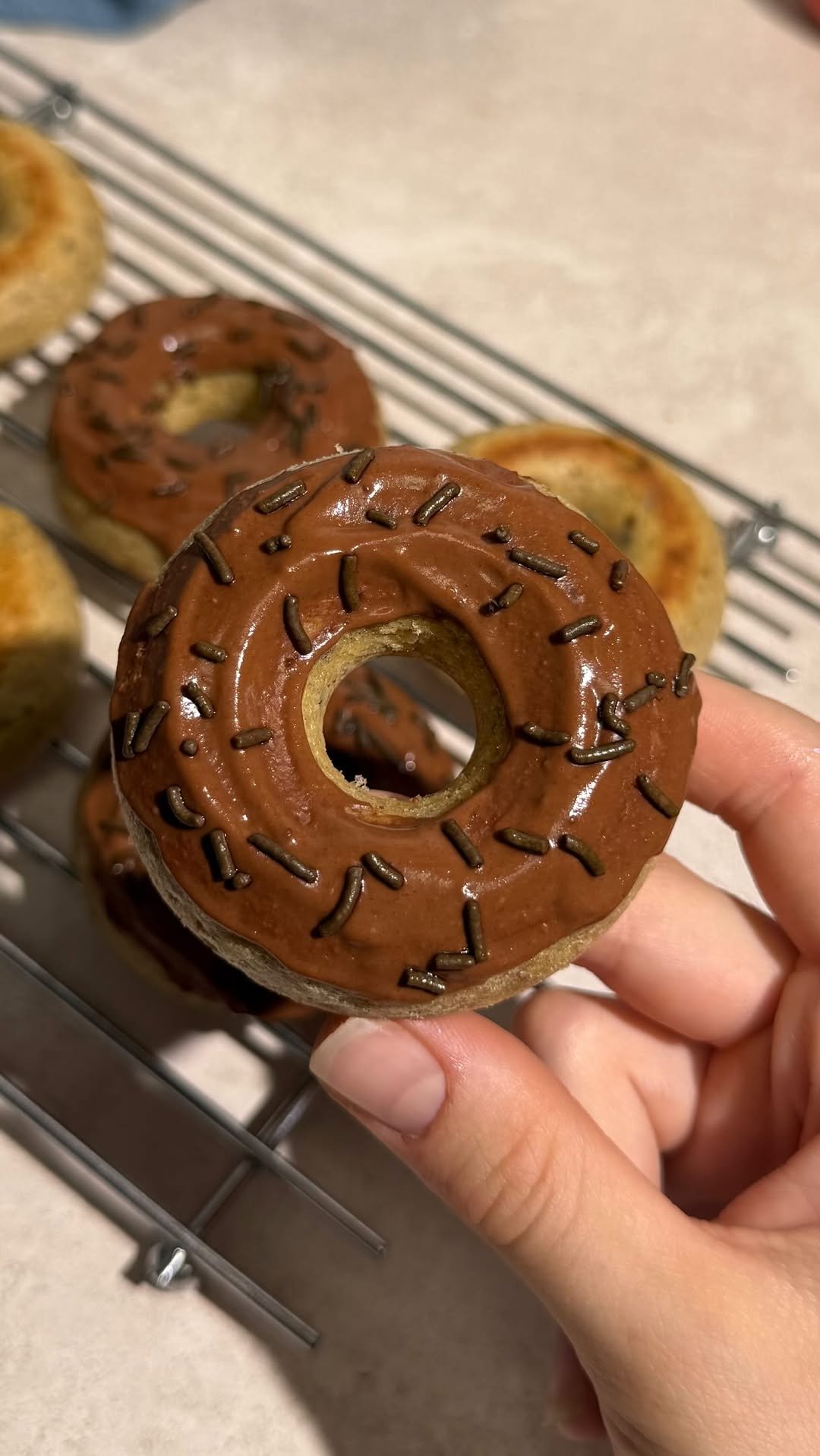 regs_healthy_eats 게시물 이미지: Healthy apple cinnamon donuts, made with only...