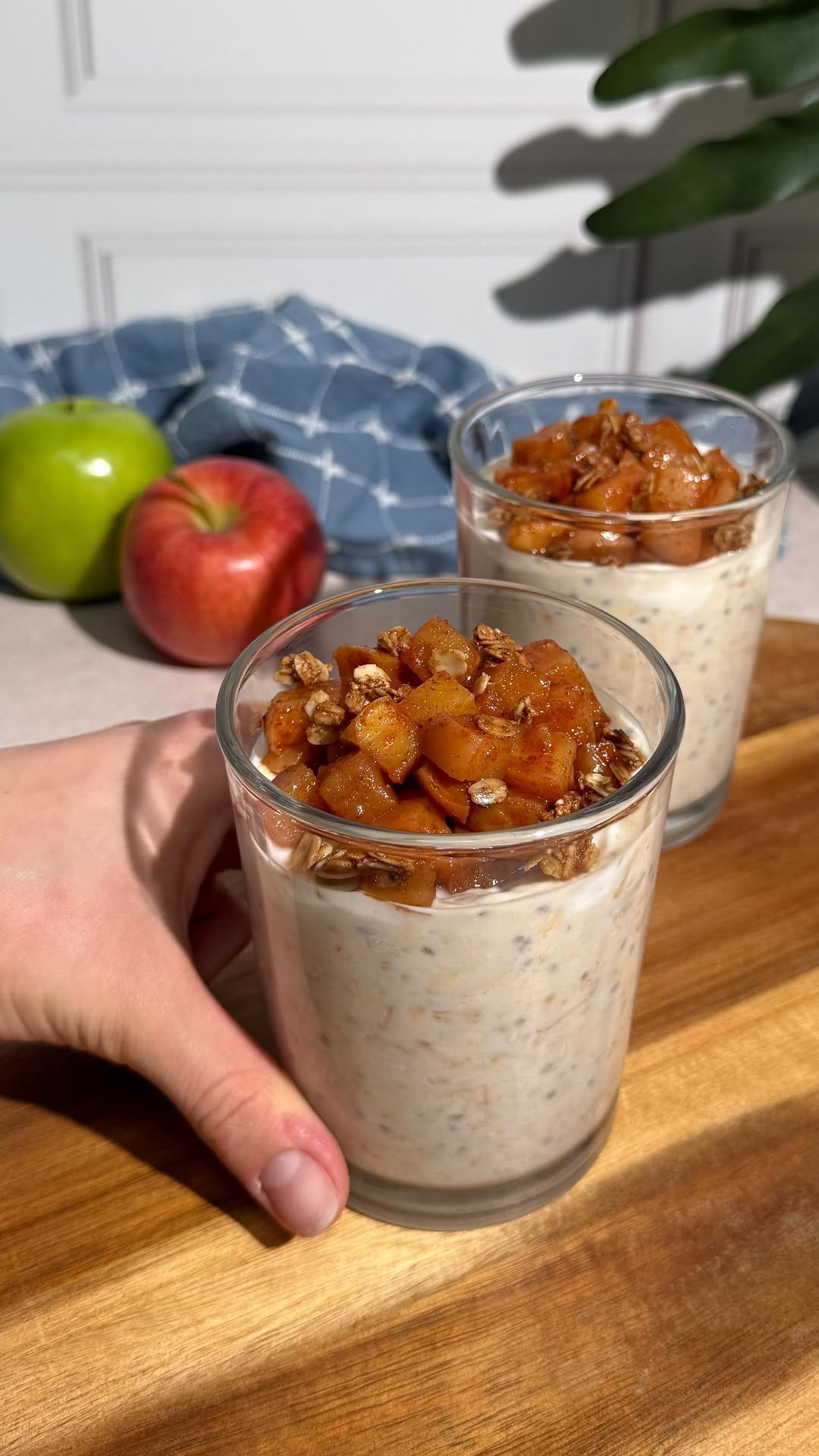 regs_healthy_eats 게시물 이미지: These apple pie overnight oats are creamy,...