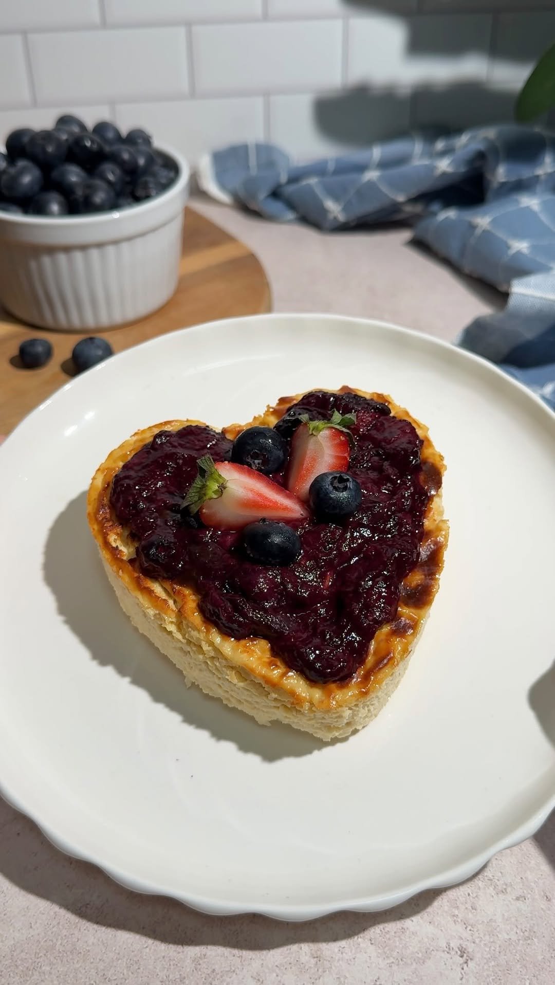 regs_healthy_eats 게시물 이미지: 🍰 Healthy Low cal Cheesecake, made with Greek...