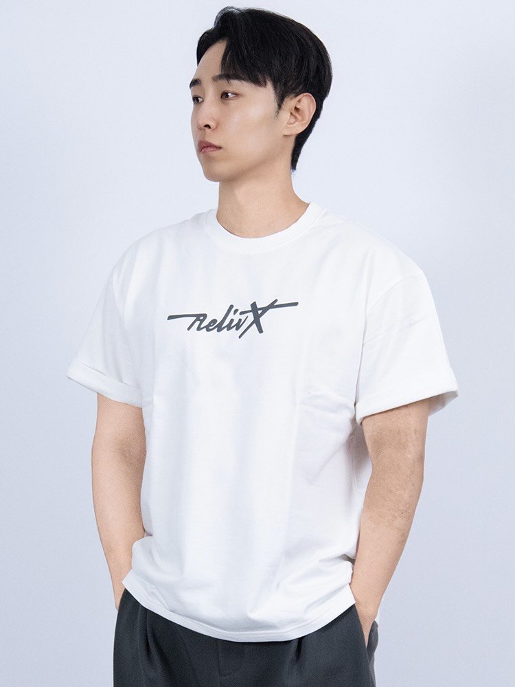 reliv_x 게시물 이미지: 적당한 기장과 자연스러운 핏,
그리고 고급스러운 두께감까지 완성한 한 장.

단순히...