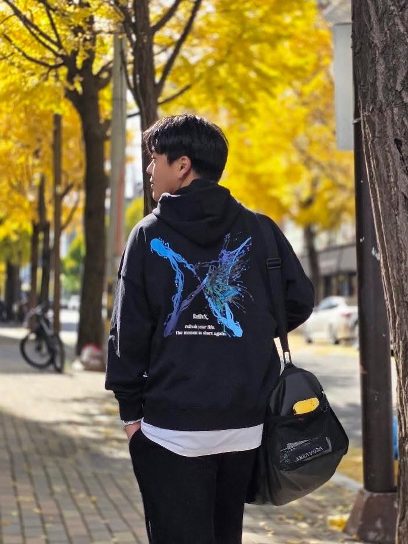 Photo by 릴리브엑스 (RelivX) on November 14, 2025.