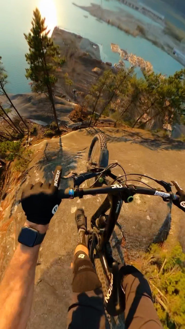 remymetailler 게시물 이미지: This felt like a video game.
I captured this...