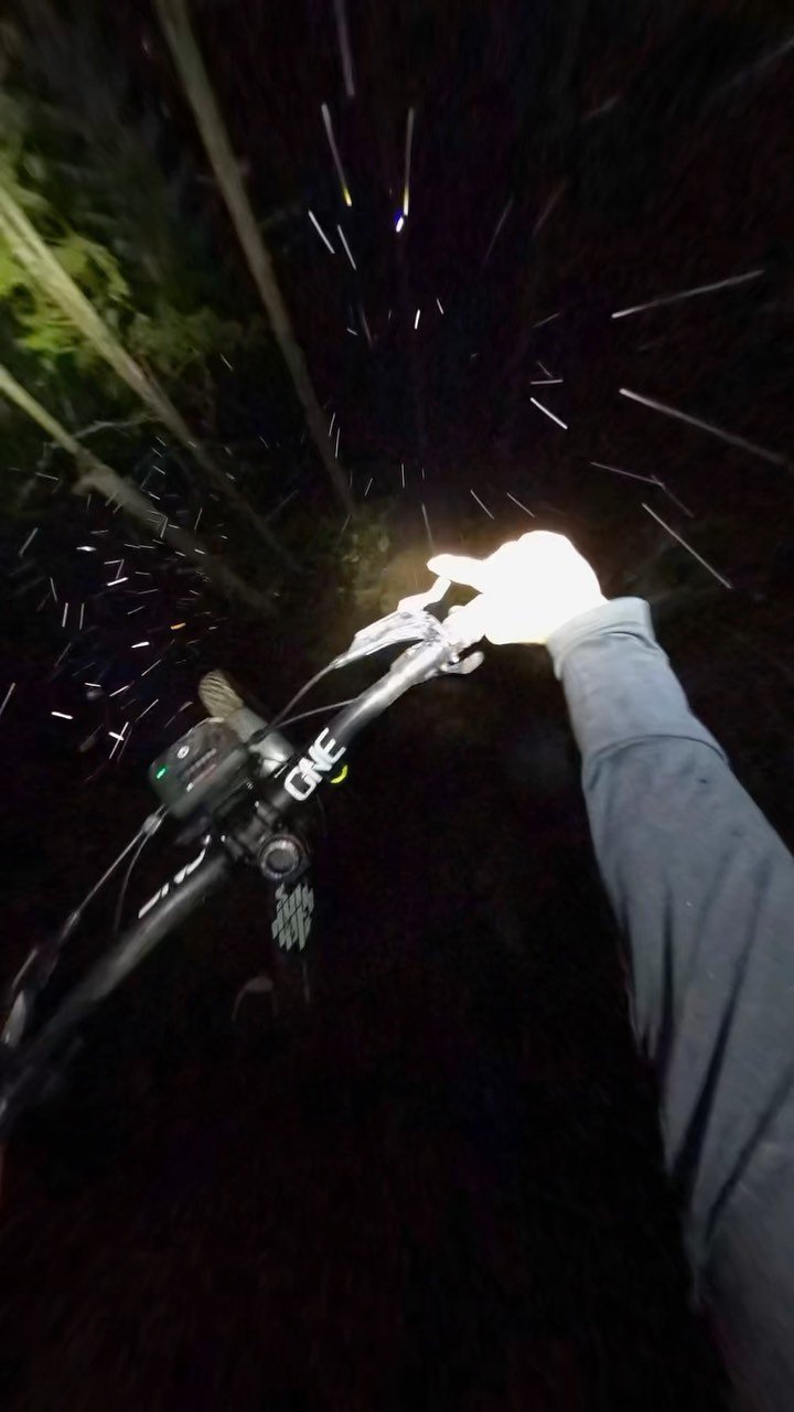 remymetailler 게시물 이미지: When it's dark and wet out there but you can't...