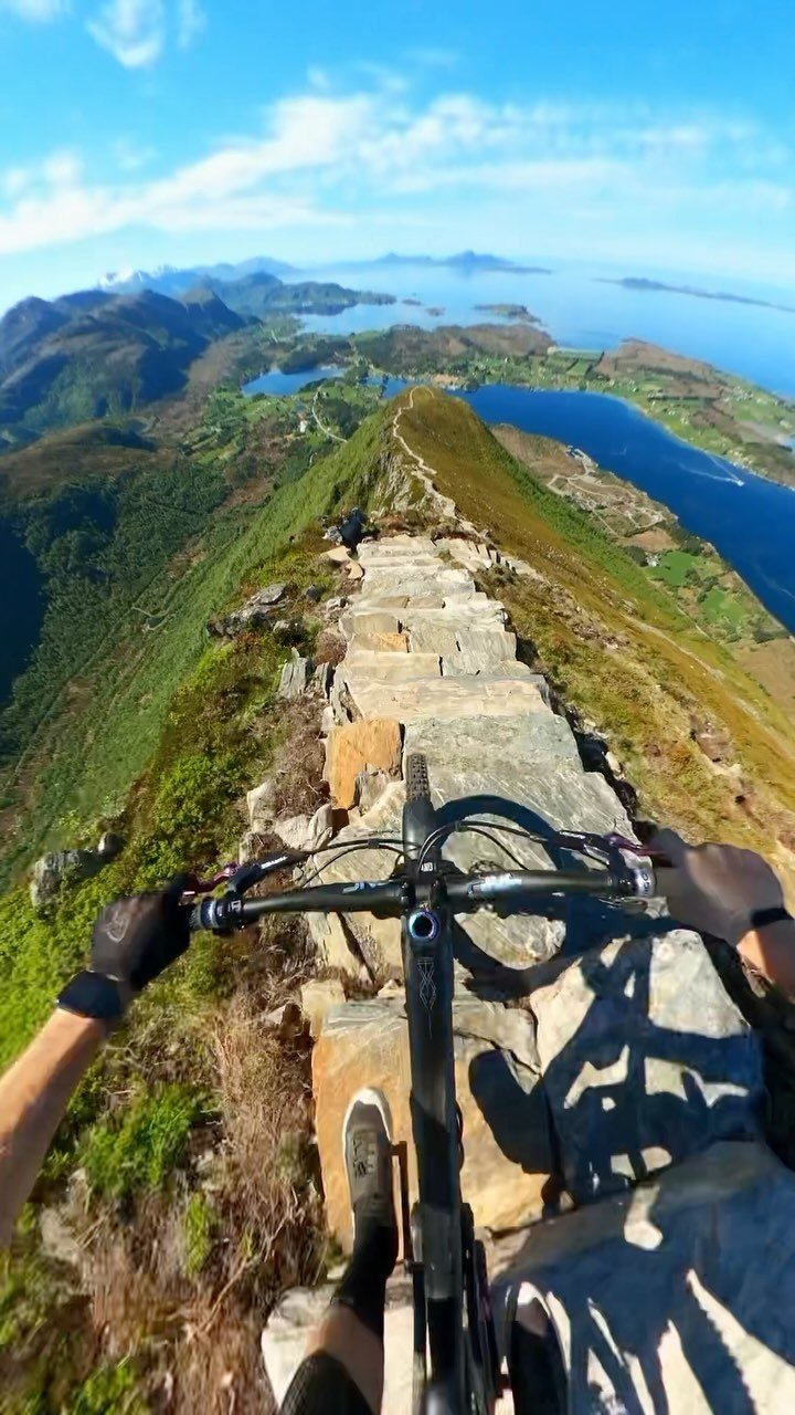 remymetailler 게시물 이미지: Look at this view! Mind-blowing. 
So pumped on...