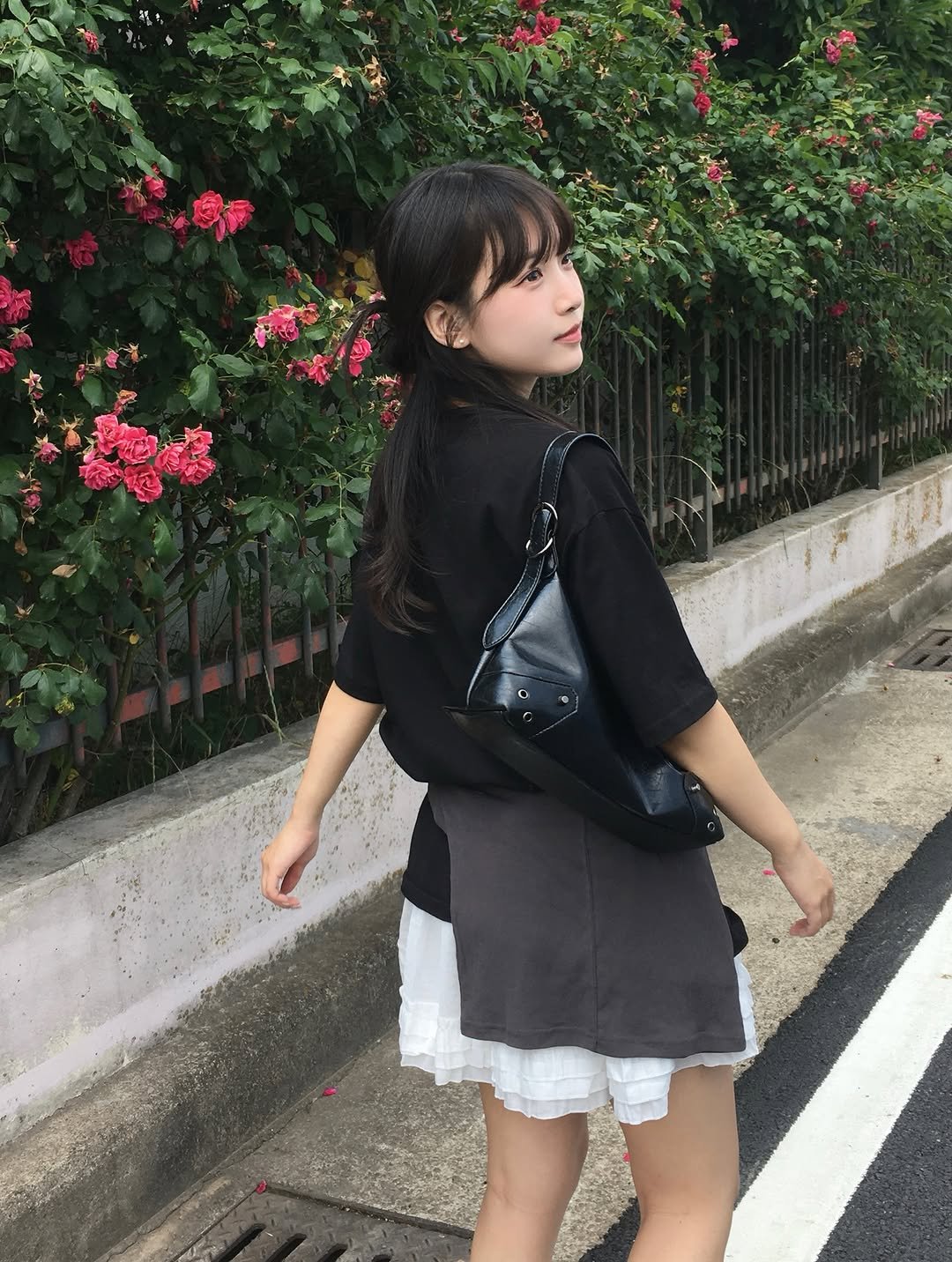reove_o 게시물 이미지: ꔛ 프린팅 반팔 
Ivory / Burgundy / Black

여름에 편하게 입기...