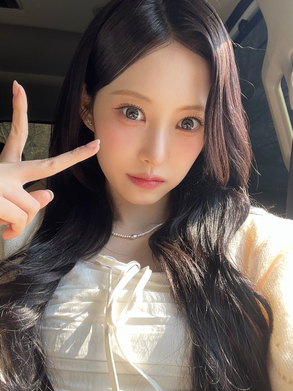 Photo by RESCENE 리센느 on March 28, 2026. May be an image of one or more people, hair and text.