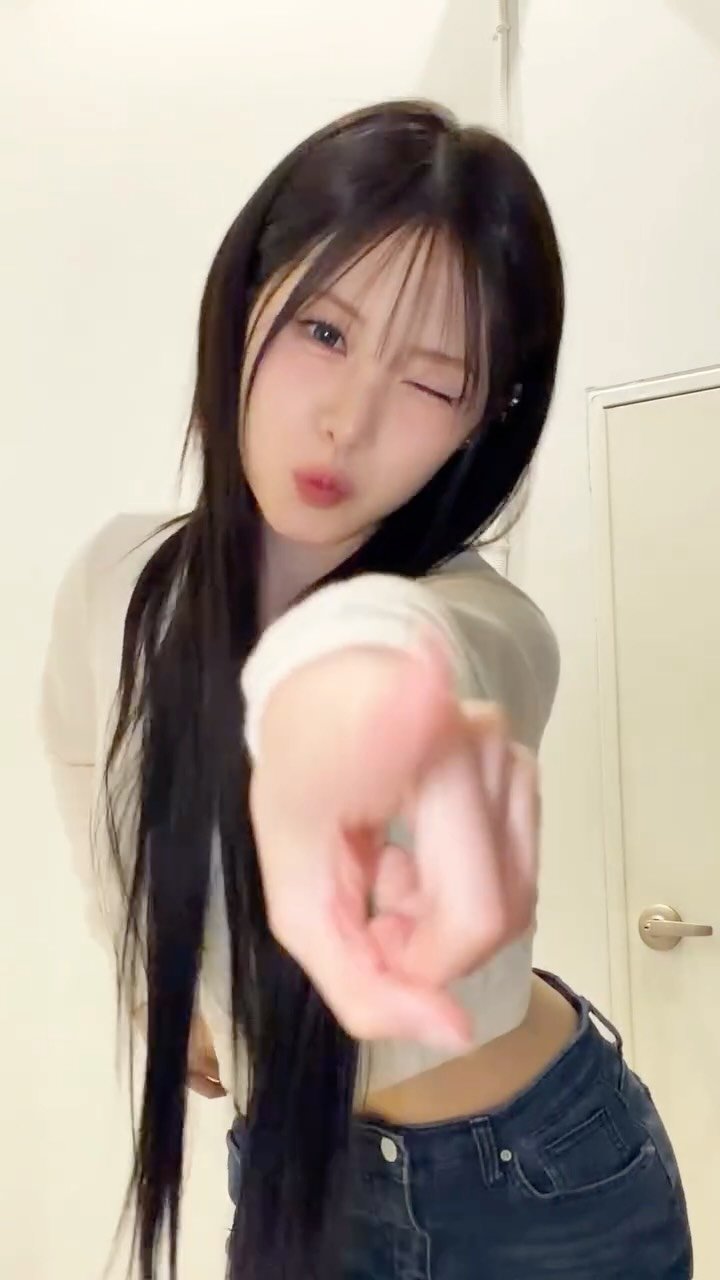 rescene_official 게시물 이미지: 😉🥰💓

#LIV #리브
#RESCENE #리센느
#challenge