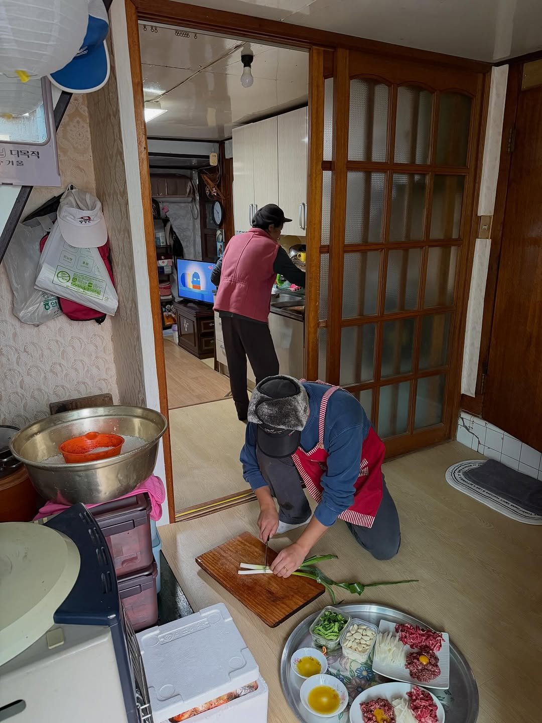 Photo by 남준영 on November 09, 2025. May be an image of pot, cooker, kitchen and text.