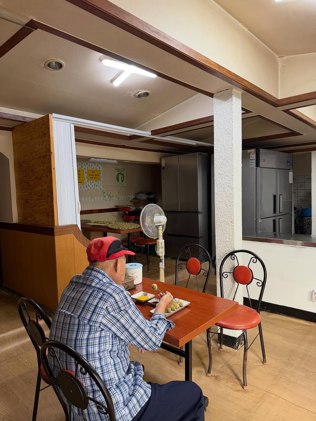 Photo by 남준영 on October 27, 2025. May be an image of table, kitchen table and text.