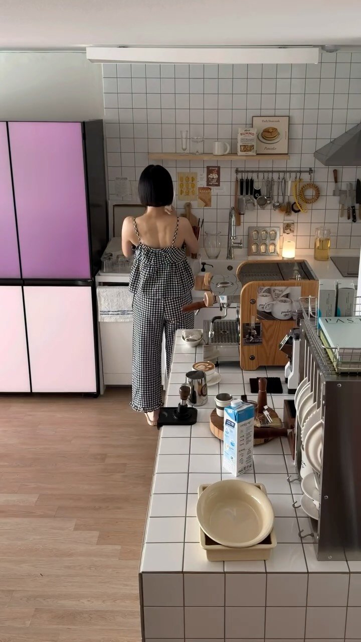 reun_reun 게시물 이미지: 집순이의 일상🤍🤎🤍
소소하게 리뉴얼한 홈카페 용품으로
라떼아트...