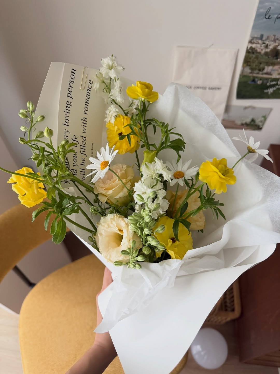 Photo by 른 른 ♡ on December 17, 2025. May be an image of bouquet, prairie gentian, baby's-breath, peony, scorpion grass and text that says '사대장 ANSITY person loving romance with ery yourlfe a ife filled be'.