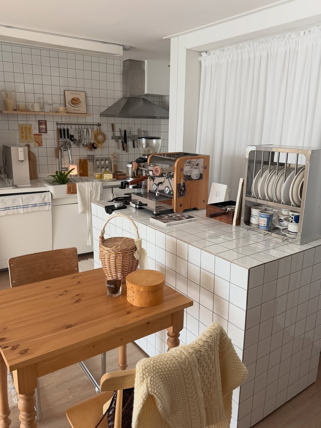 Photo by 른 른 ♡ on January 13, 2026. May be an image of sink, plate rack, kitchen appliance, kitchenware, rack, kitchen table, dining table, indoors, kitchen and text.