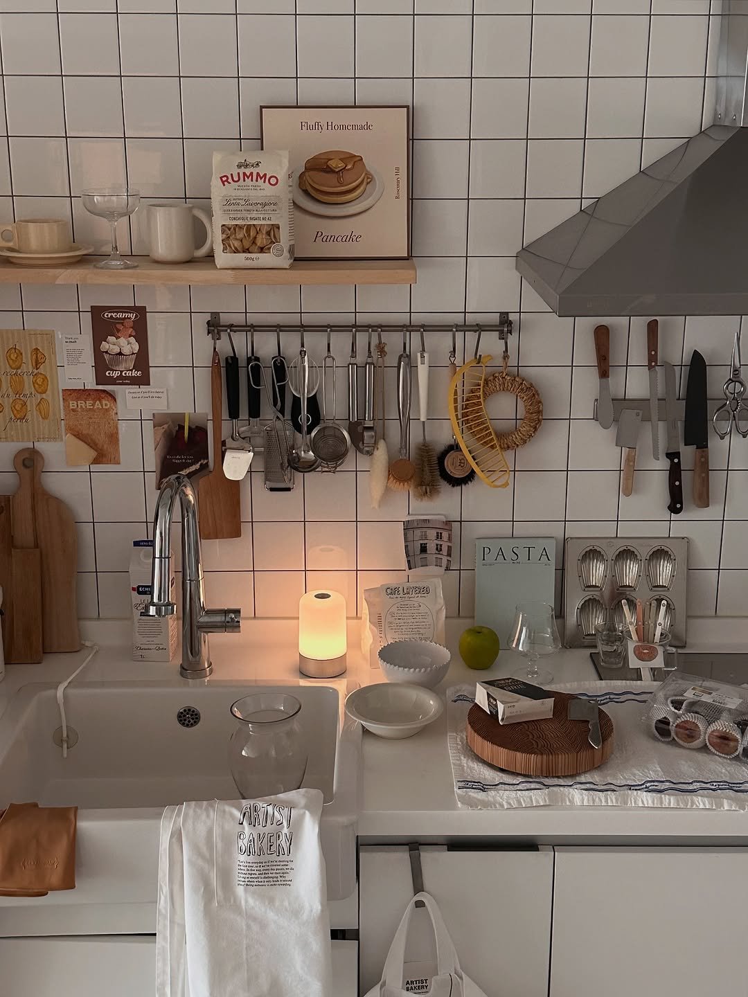 Photo by 른 른 ♡ on September 17, 2025. May be an image of kitchenware, spice rack, kitchen appliance, kitchen and text.